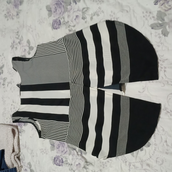 Sleevless knit - Picture 2 of 2